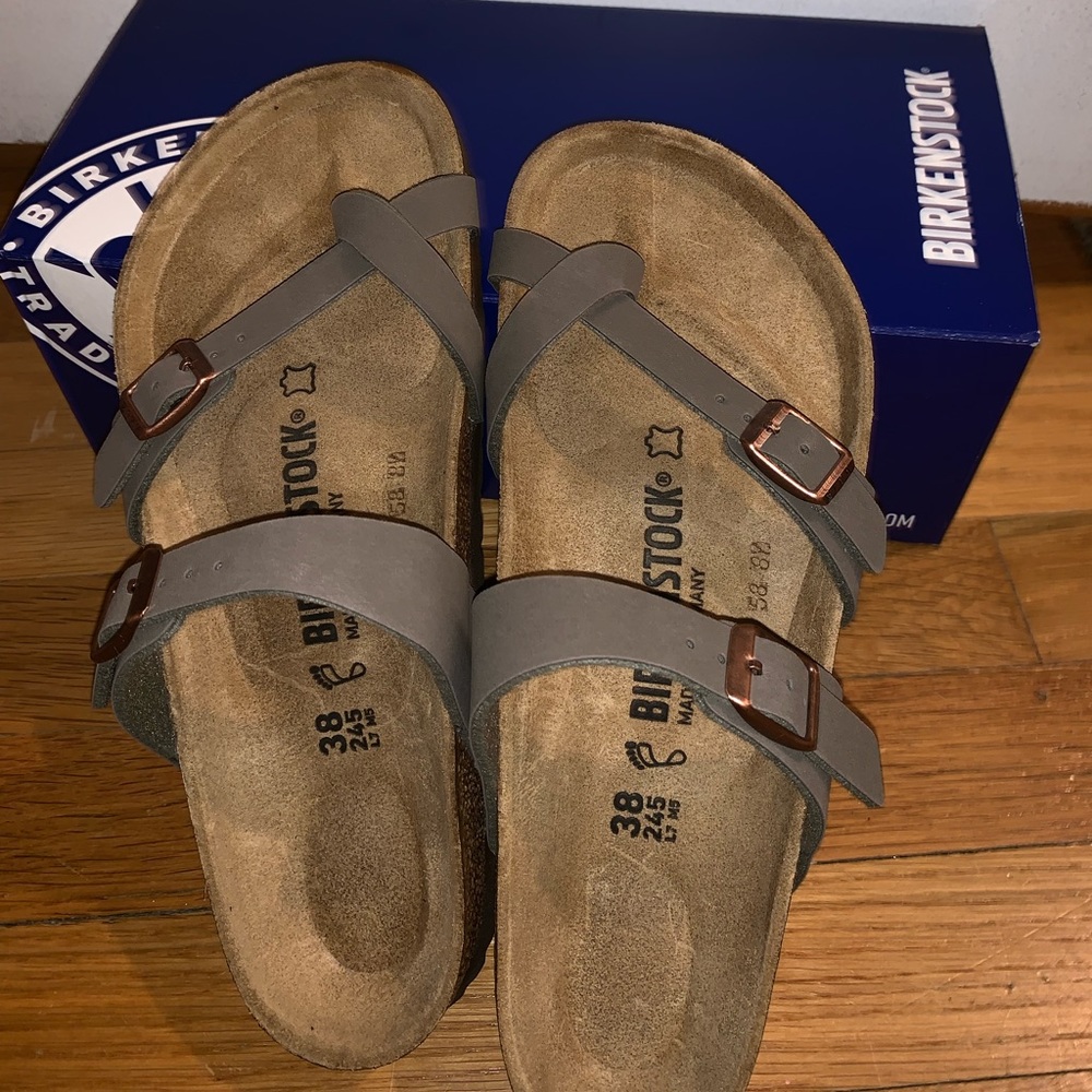 NWT Mayari Birkenstock in Stone
